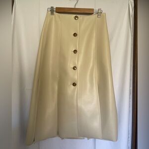 Banana Republic Cream Faux Leather A-Line Skirt - Size 4